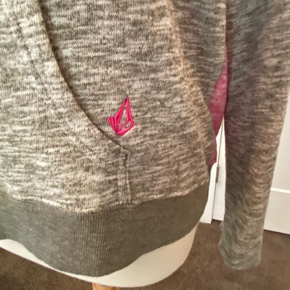 ♦️Green & pink Volcom Sweater♦️ - Picture 5 of 6